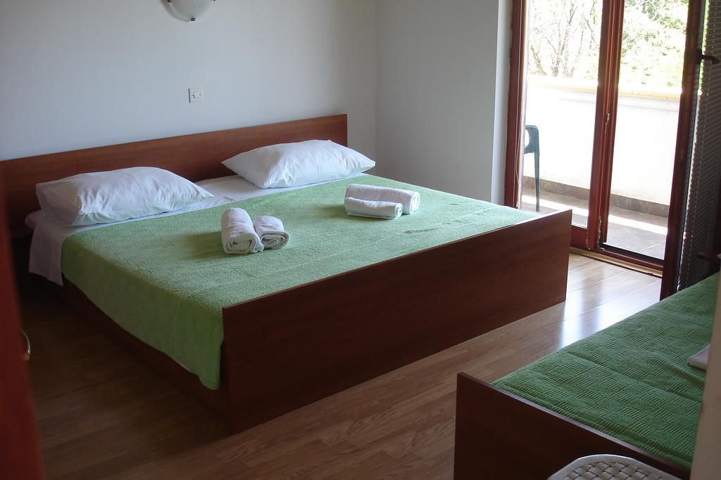 Apartments Cico Starigrad Paklenica Exterior photo