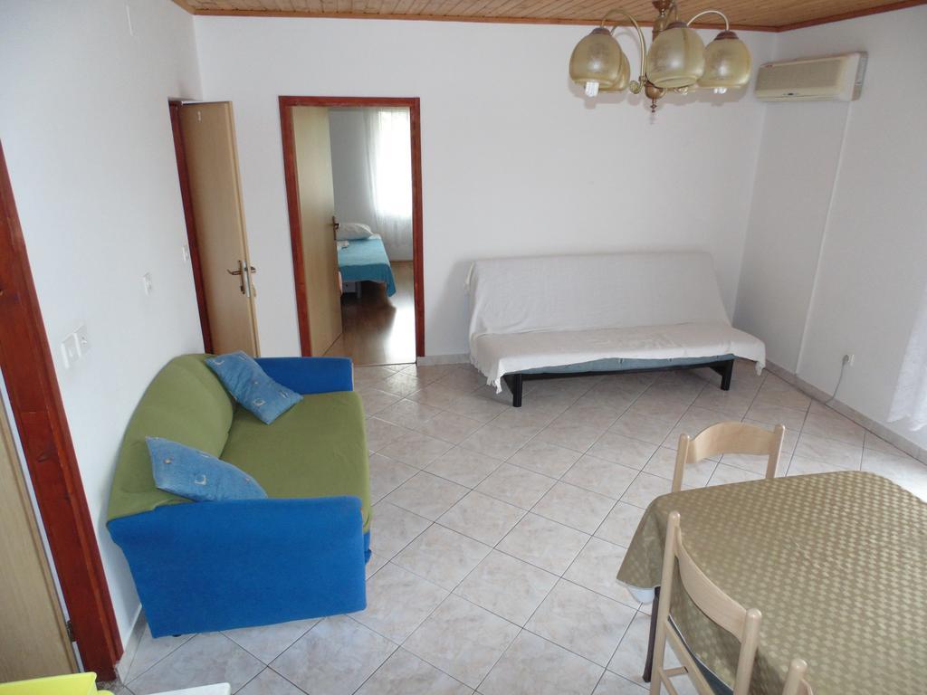 Apartments Cico Starigrad Paklenica Exterior photo