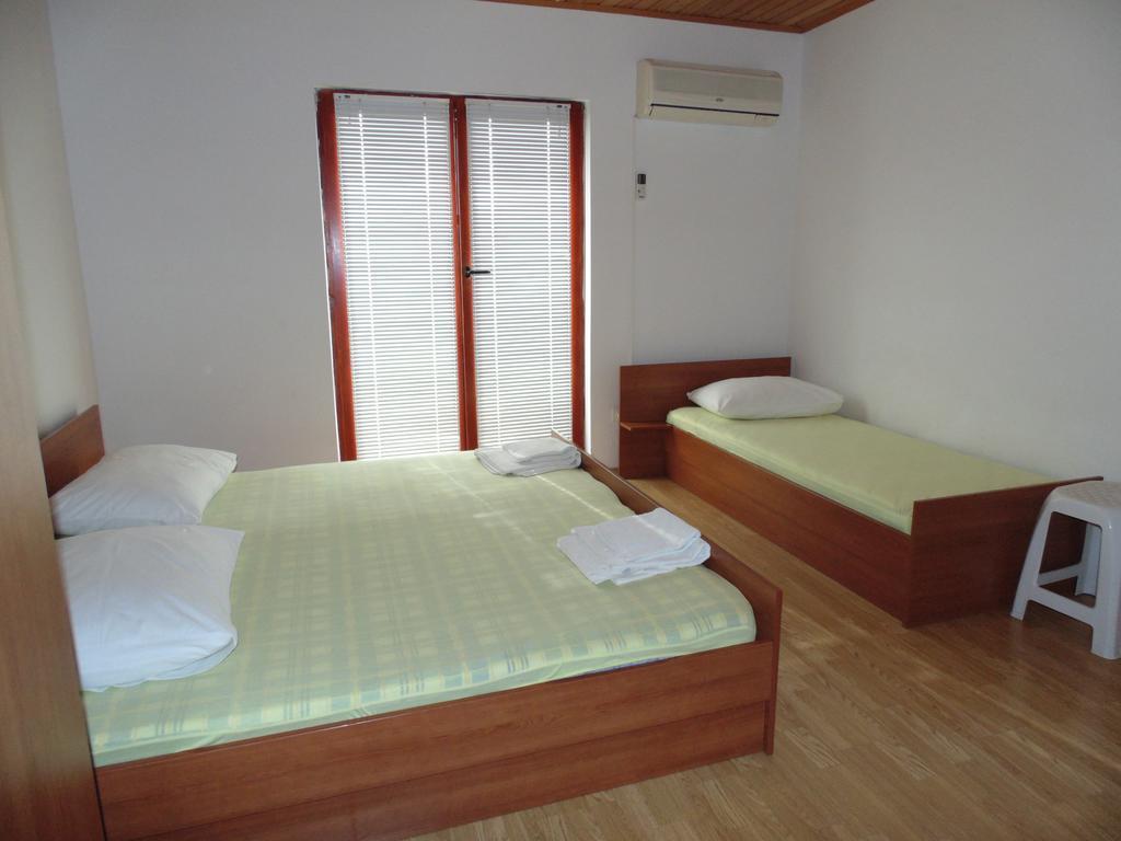 Apartments Cico Starigrad Paklenica Exterior photo