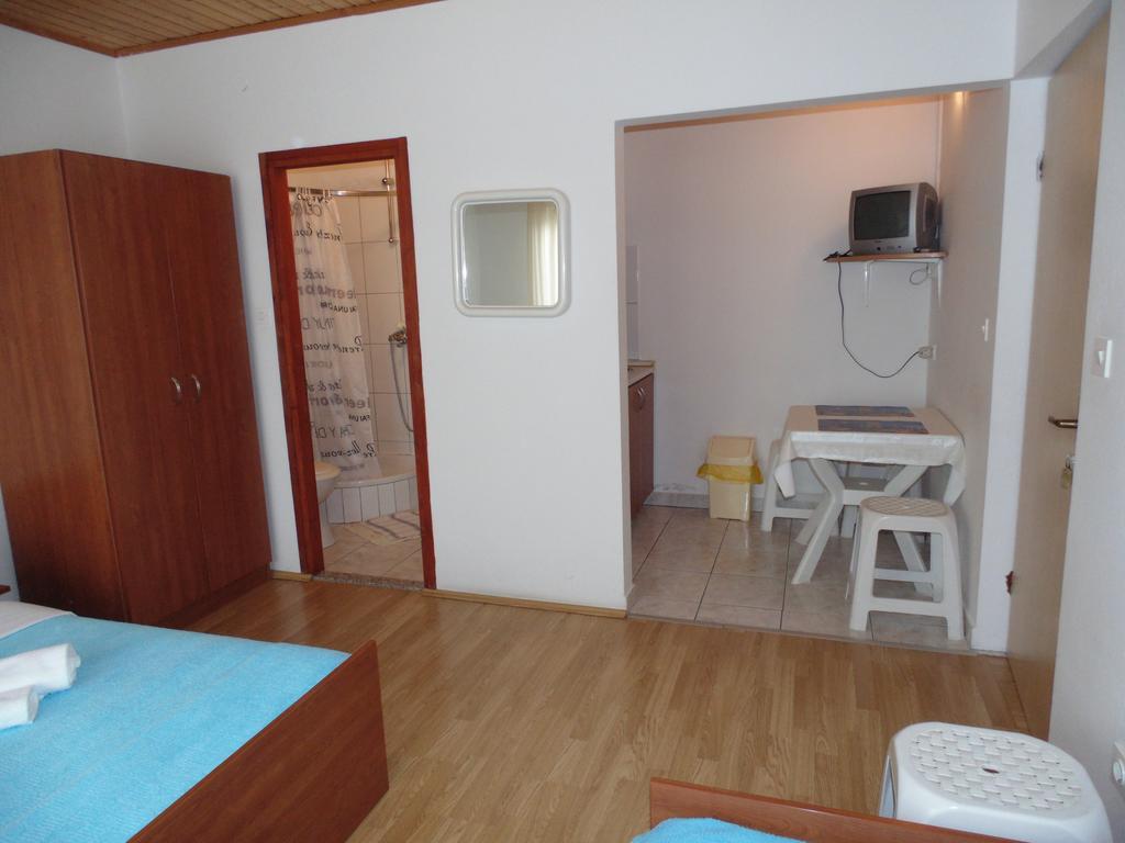 Apartments Cico Starigrad Paklenica Exterior photo